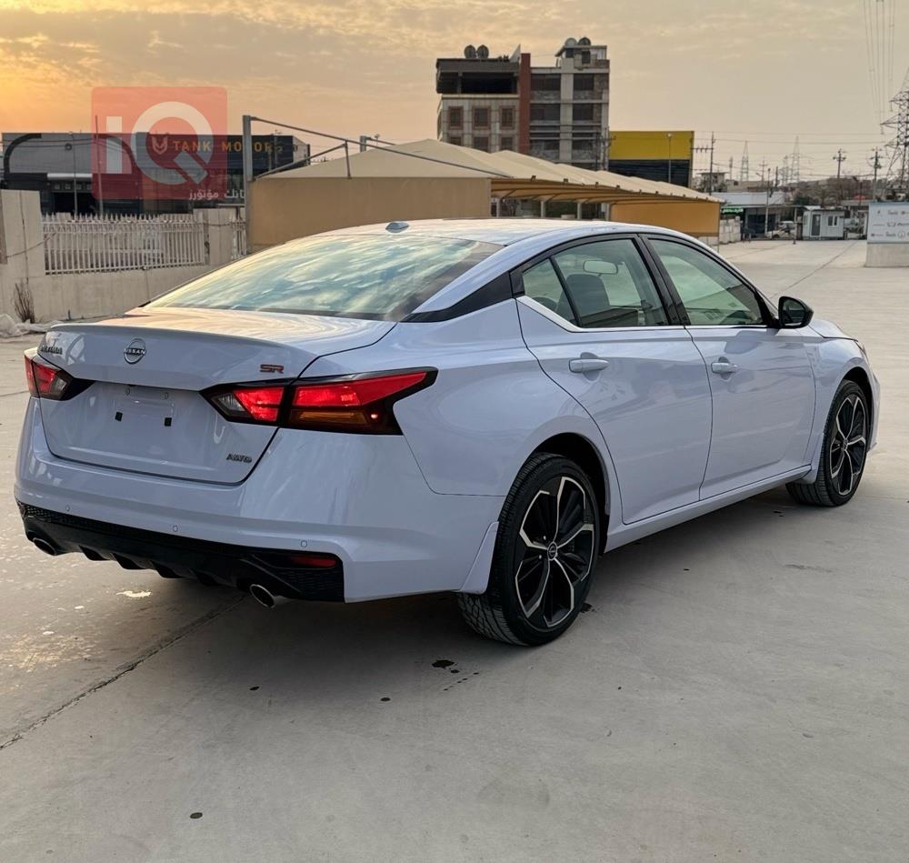 نيسان ألتيما